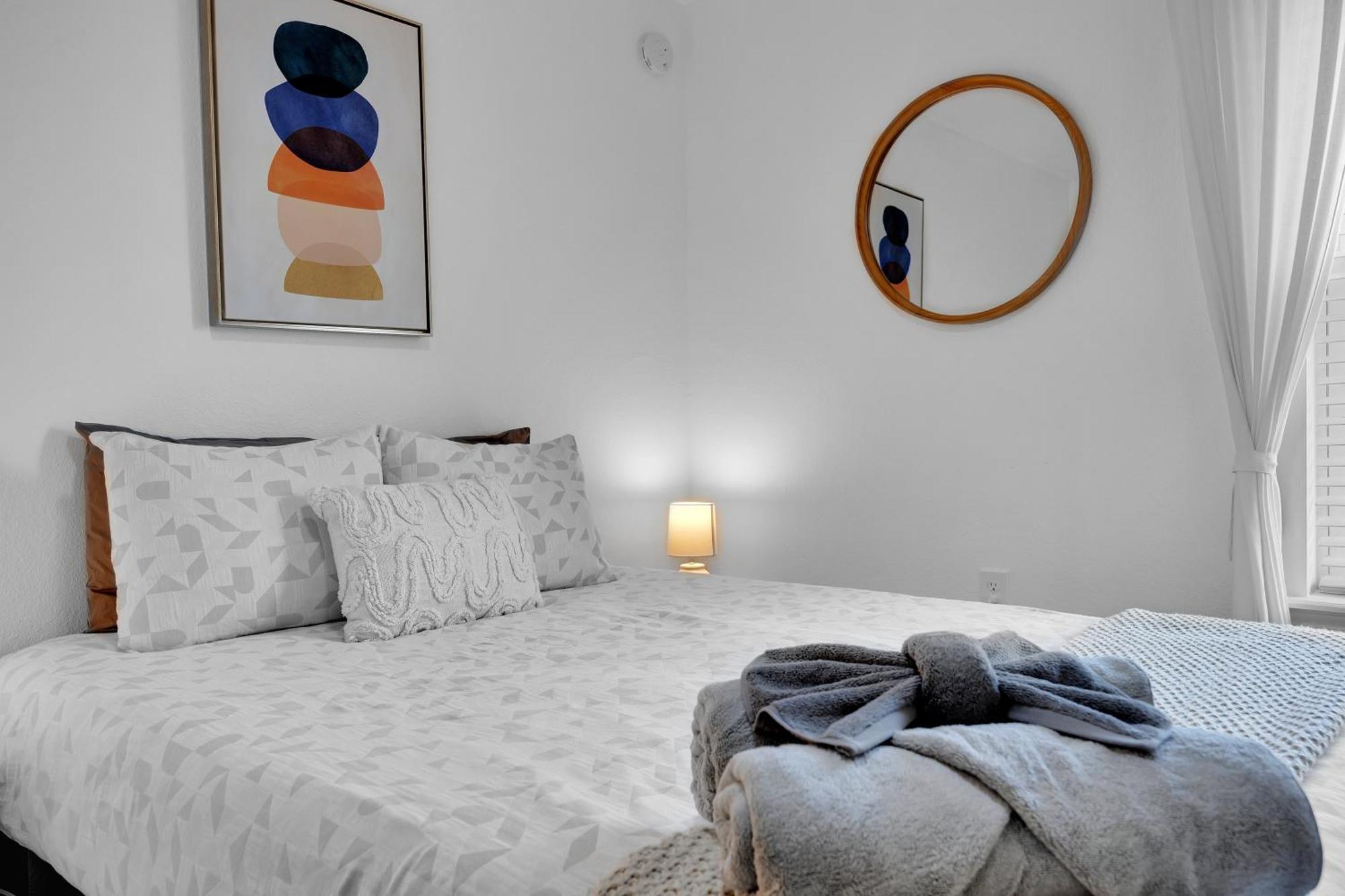 {Hidden Gem} Beach Home Blocks From Ocean +6 Bikes Джаксънвил Бийч Екстериор снимка